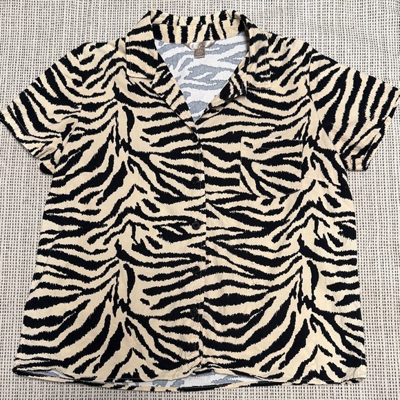 White Stag Tops - 🔥🔥5/$25! Woman’s Boxy Zebra Animal Print Safari Camp Button Up Shirt